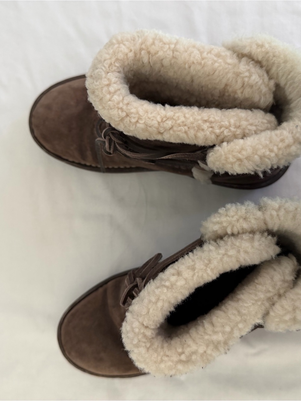 Ugg’s Women’s Brown Suede Shearling-Lined Winter Boots Sz 9 - Picture 5 of 11